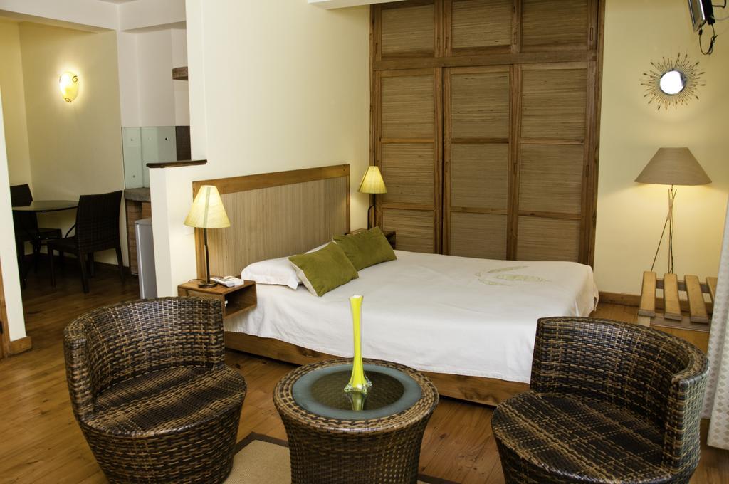 Hotel Restaurant Le Combava Antananarivo Ngoại thất bức ảnh