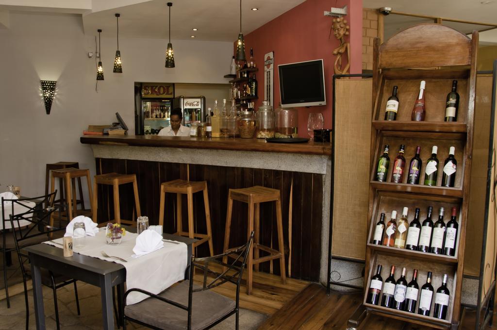 Hotel Restaurant Le Combava Antananarivo Ngoại thất bức ảnh