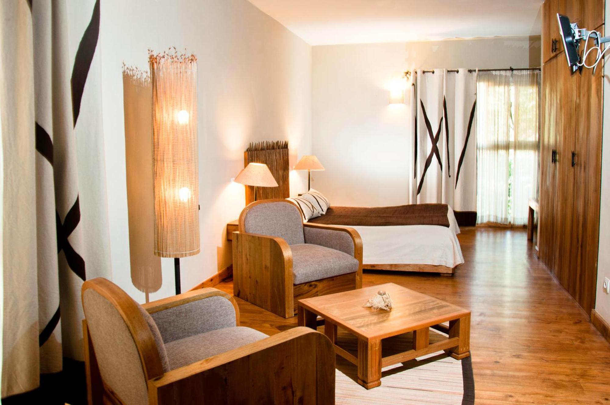 Hotel Restaurant Le Combava Antananarivo Ngoại thất bức ảnh