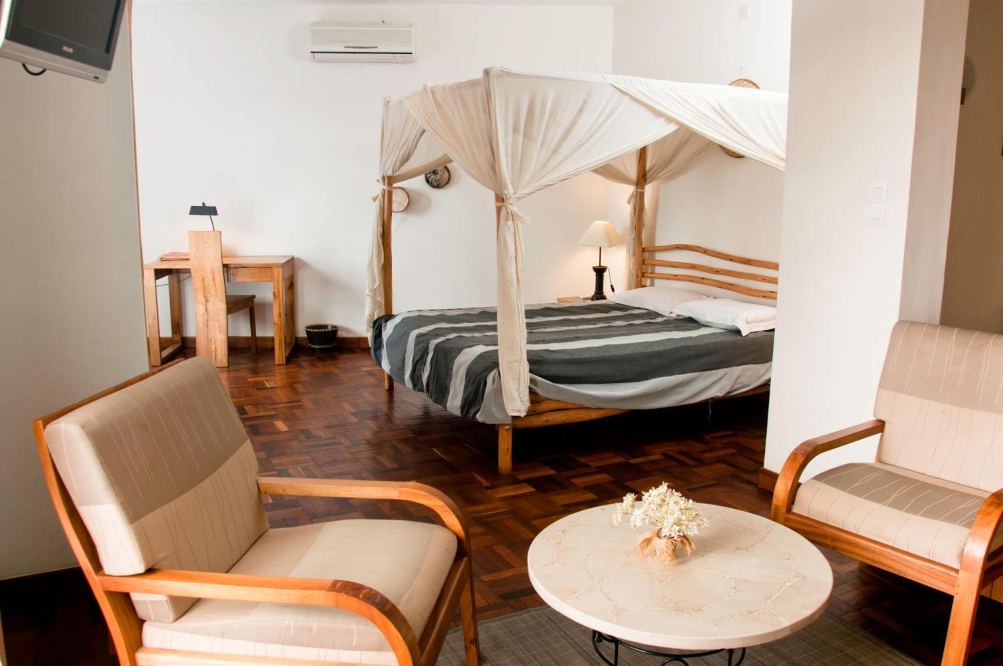 Hotel Restaurant Le Combava Antananarivo Ngoại thất bức ảnh
