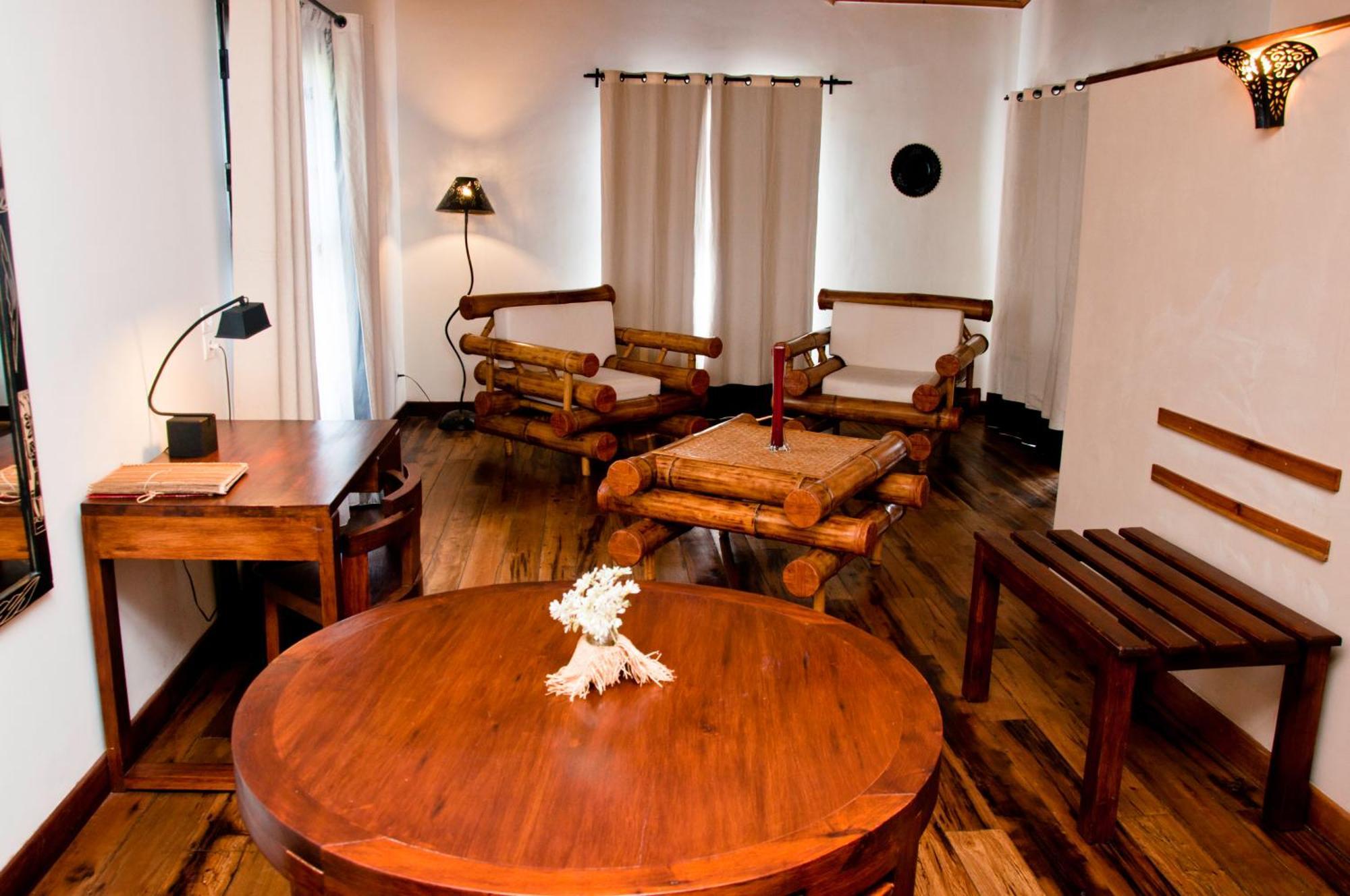 Hotel Restaurant Le Combava Antananarivo Ngoại thất bức ảnh